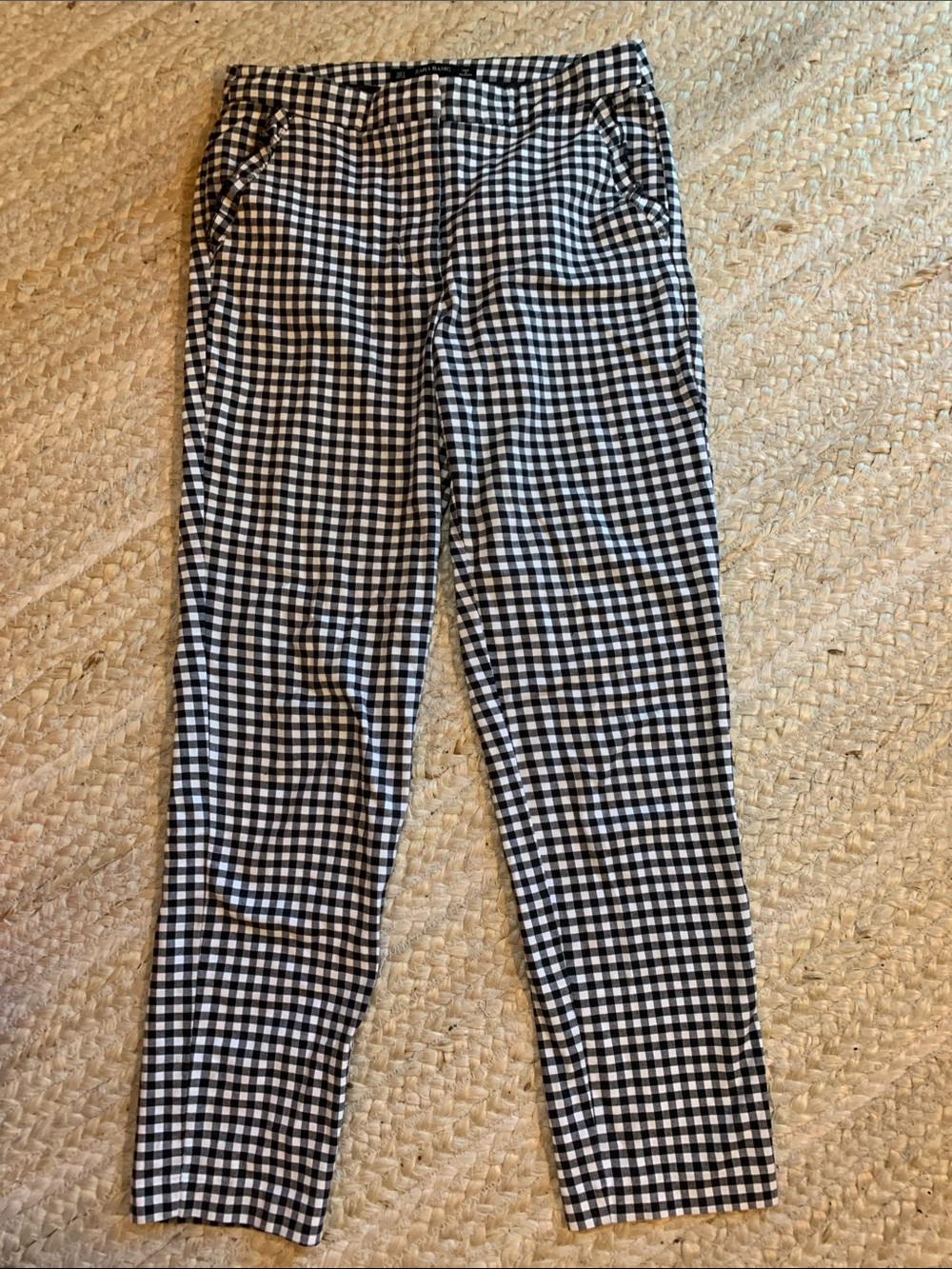 Zara Black & White Gingham Ankle Pants w/ Ruffled Pockets